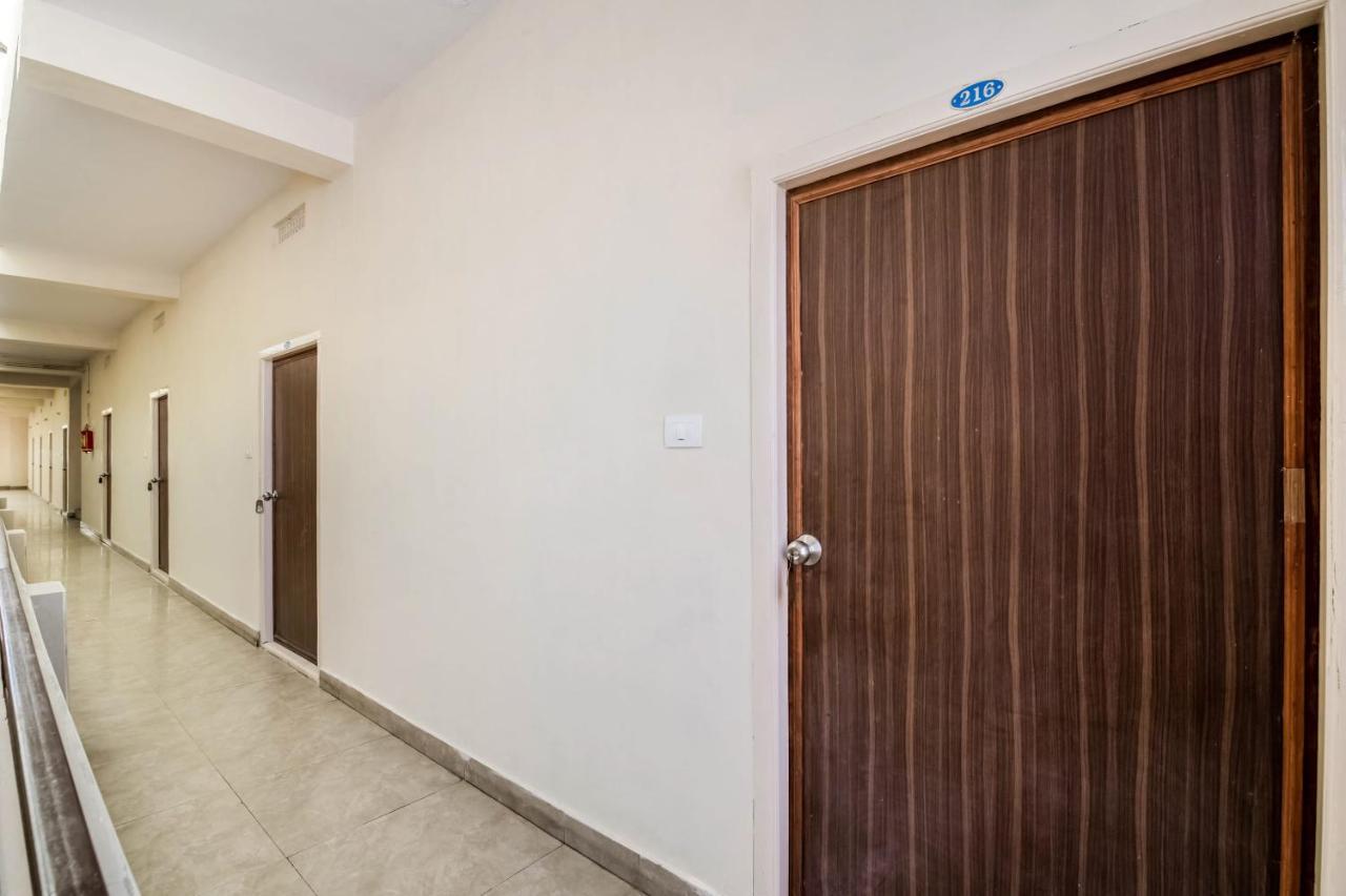 OYO 37146 G P Residency Kākināda Exterior foto