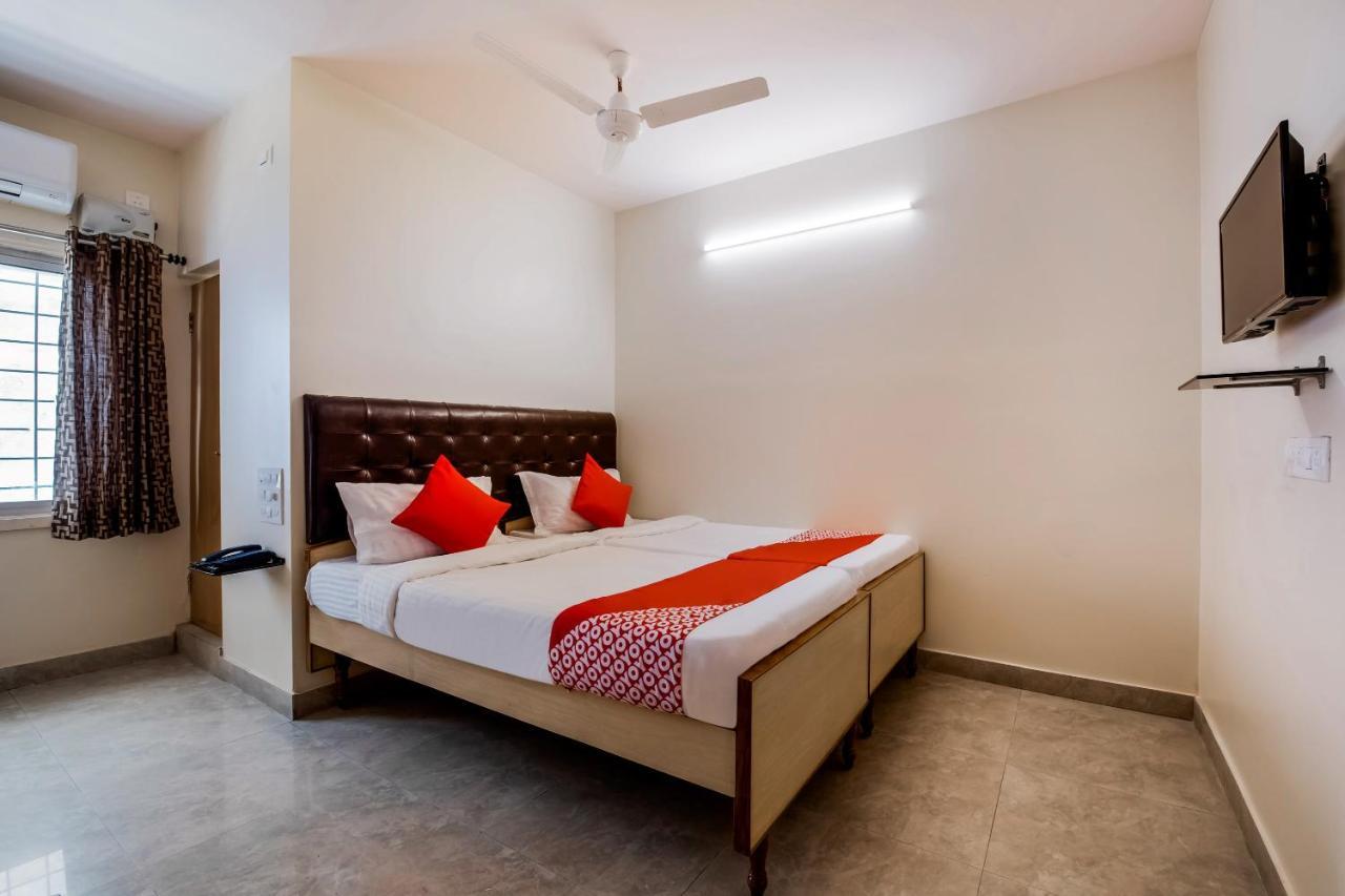 OYO 37146 G P Residency Kākināda Exterior foto