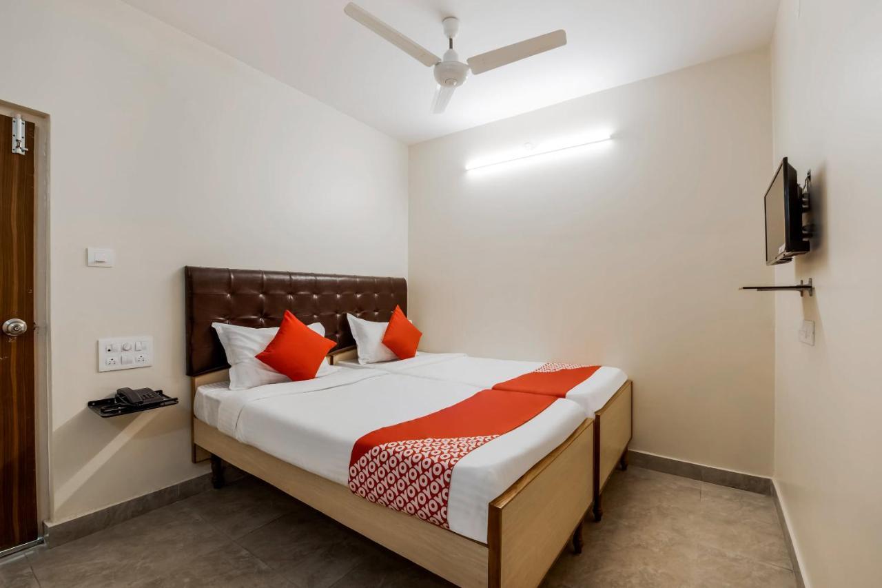 OYO 37146 G P Residency Kākināda Exterior foto