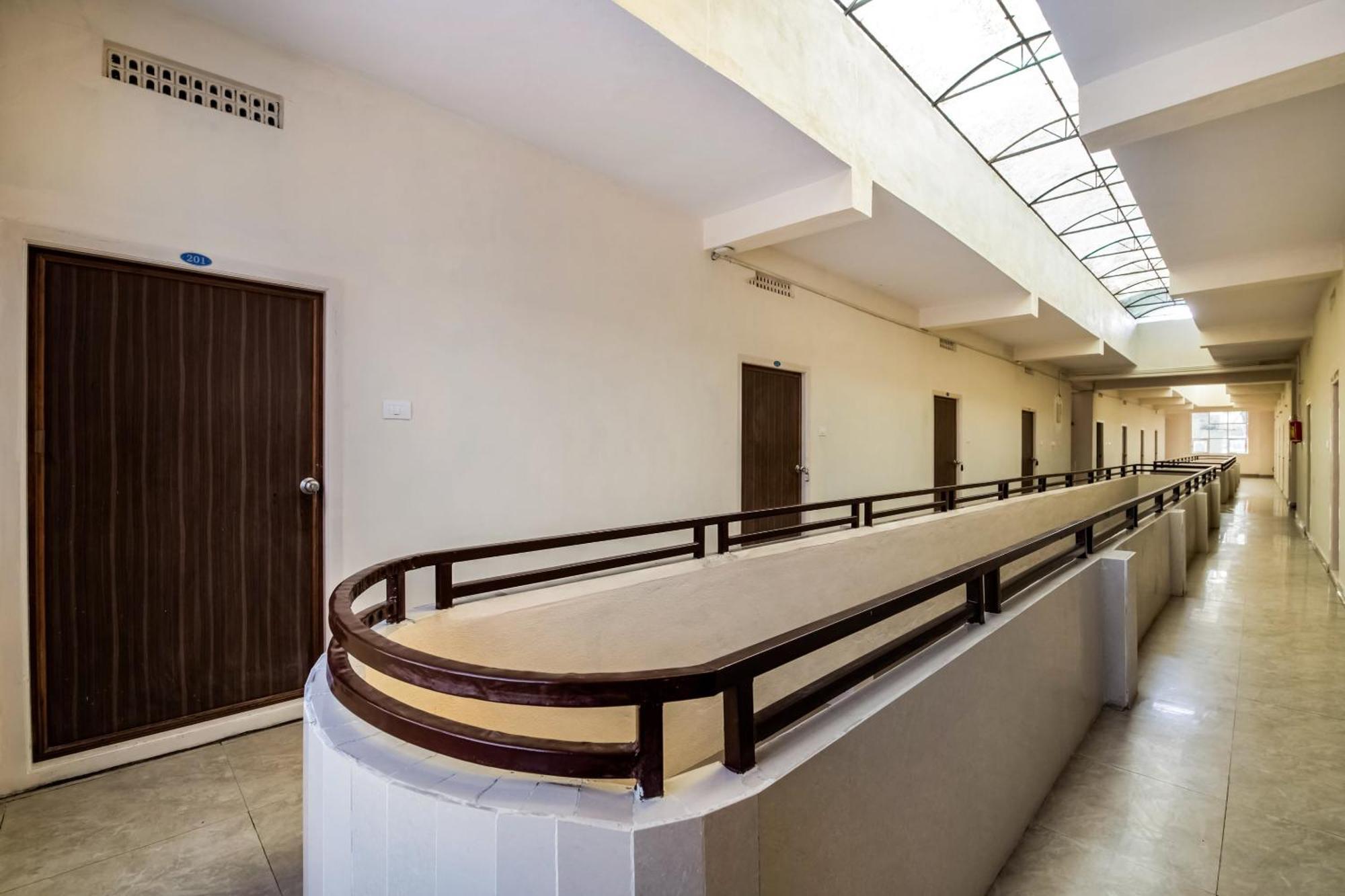 OYO 37146 G P Residency Kākināda Exterior foto
